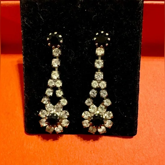 Mid Century MCM drop earrings in Victorian silver tone with white and black faux - Picture 4 of 6